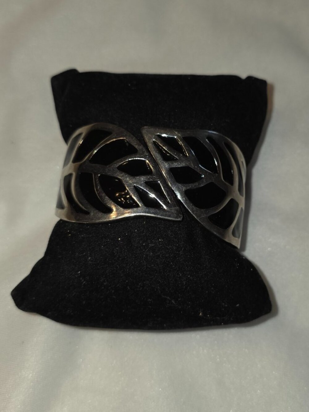 Cuff Bracelet Silver Toned Black Leaf Design Botanical Accessory Earthy Garden - Picture 2 of 11